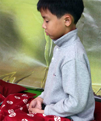 靈鷲山 平安禪 心道法師 打坐 寧靜 小孩 專注