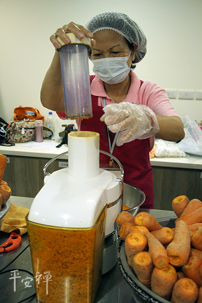 斷食榨汁,平安禪,禪修,志工,心道法師,圓滿佛,靈鷲山,皈依,華嚴閉關,