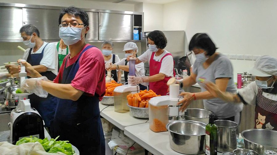 靈鷲山,平安禪,斷食禪,禪修,蔬食,法工,榨汁,禪關