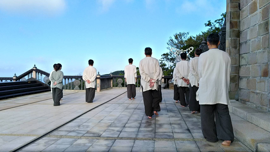 領導，胸襟而已,教育領導生活禪,行禪,坐禪,靈鷲山,寧靜,禪修對領導力的影響,拈花微笑，以心印心,覺察力,