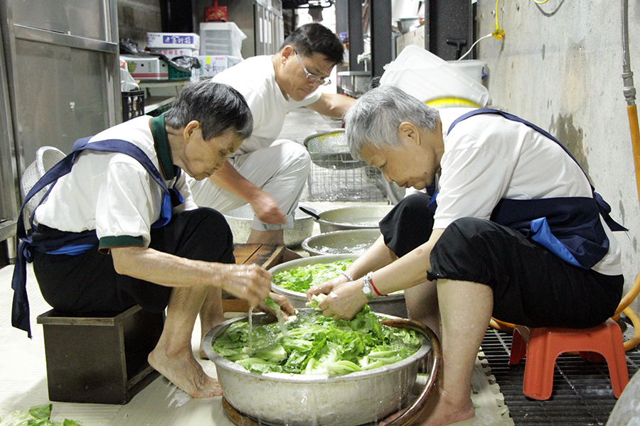 斷食禪修,歡喜志工,靈鷲山,桂子阿嬤,紅蘿蔔,靈鷲山