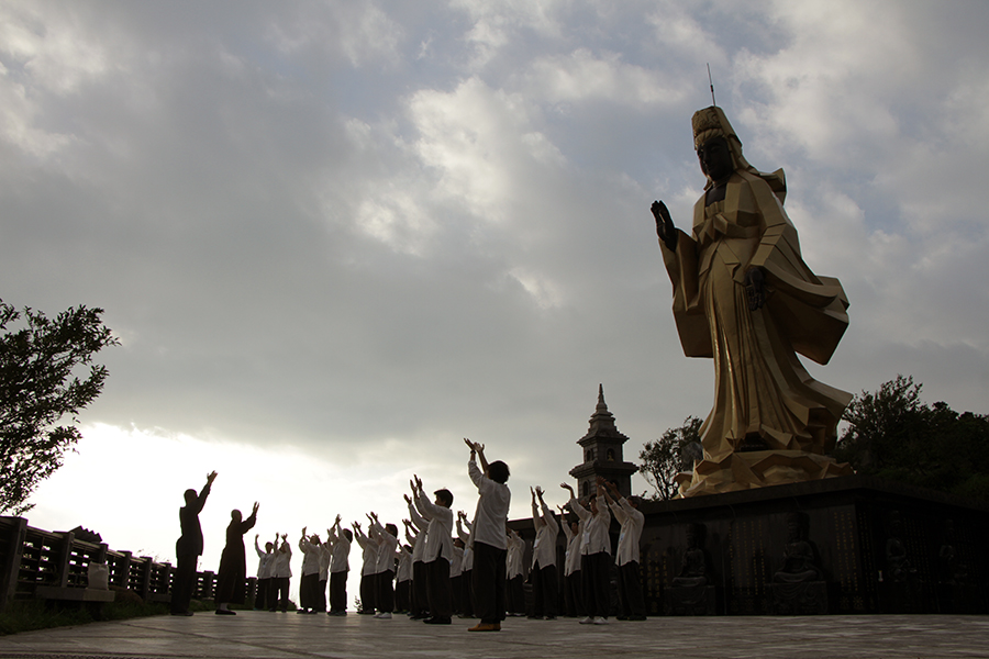 正念覺知,禪修,坐禪,校長,教育領導者,心道法師,靈骨塔,馮仁厚,稻盛和夫,慈悲與智慧,平安禪,