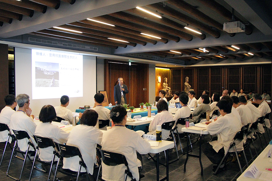 正念覺知,禪修,坐禪,校長,教育領導者,心道法師,靈骨塔,馮仁厚,稻盛和夫,慈悲與智慧,平安禪,