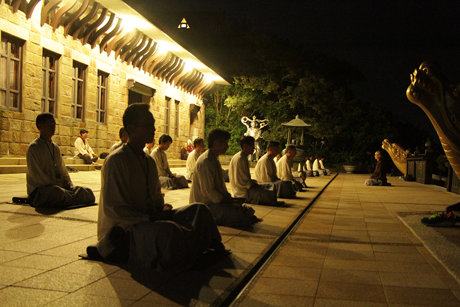 正念覺知,禪修,坐禪,校長,教育領導者,心道法師,靈骨塔,馮仁厚,稻盛和夫,慈悲與智慧,平安禪,